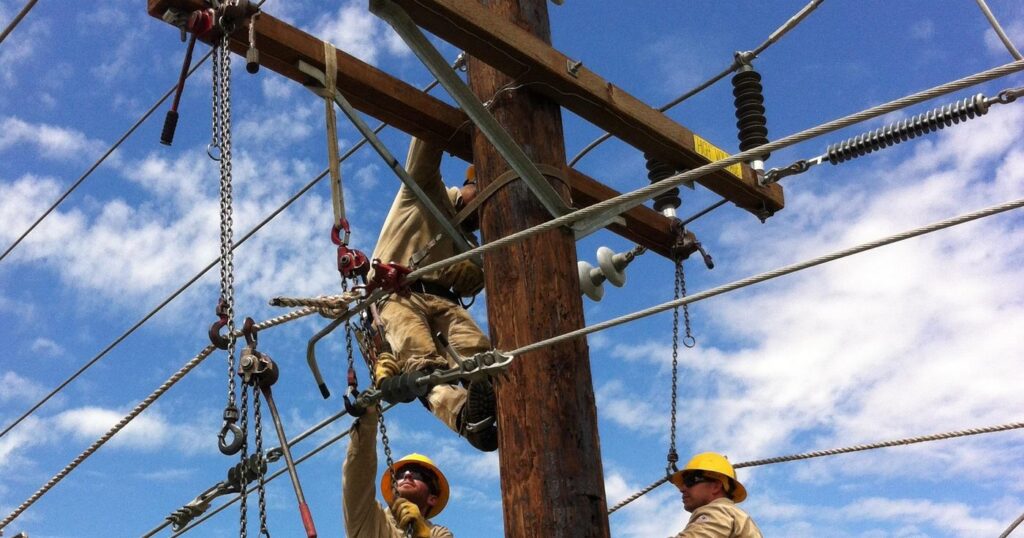 IBEW lineman apprentices training on pole-top rigging